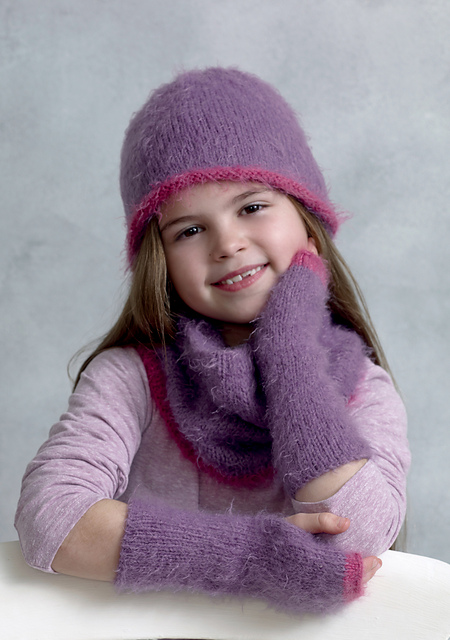 4592 Snood, Hats, Mitts and Scarf