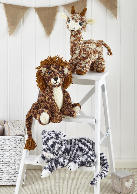 9228 Giraffe, Lion and Snow Leopard
