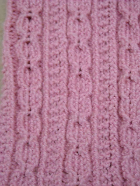 Modell 15 Socken in Hellgrau mit Zopfmuster