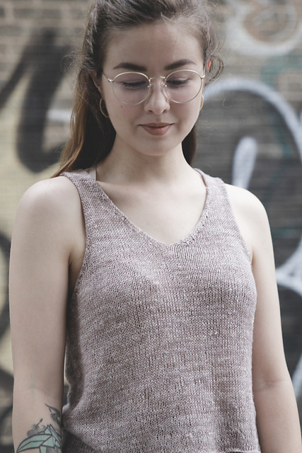 ●AAKAM● 25SS AKM Rhinestone Raglan Half Top Rainbow Mesh Premium Rhinestone Raw Cut Tank Top [Crew Neck