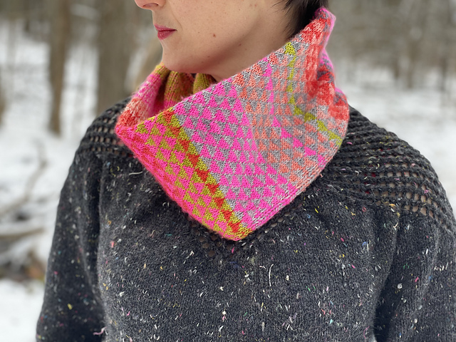 Tumbling Triangles Cowl