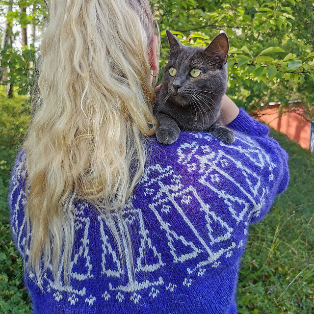 Equilibrium sweater
