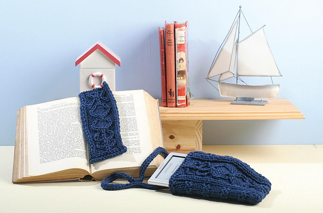 Well-read eBook cosy & bookmark