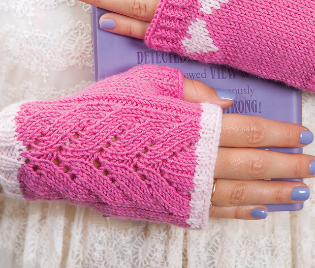 Wymondley Lace Mitts