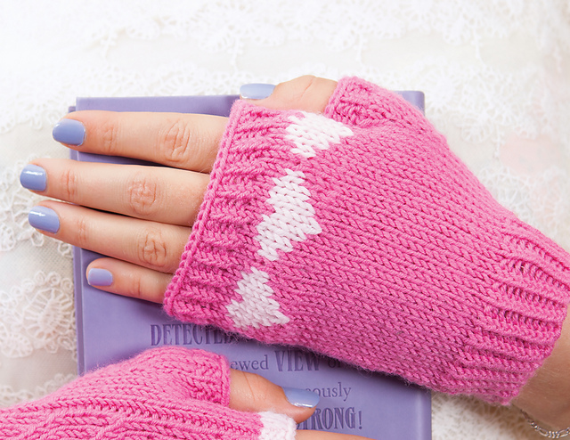Hugglescote Heart Mitts