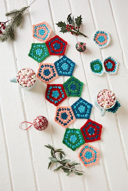 Scandi Stars Table Set