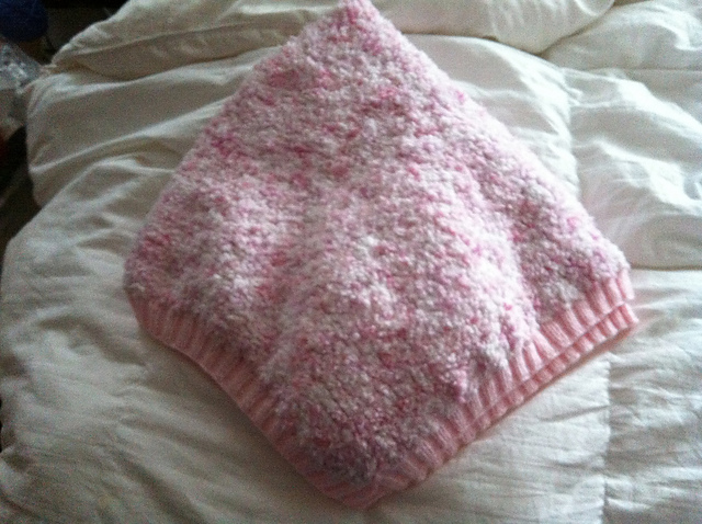 Blanket with Contrast Edges