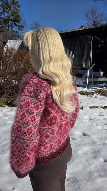 Ravelry: Mia sweater pattern by Victoria Wahl