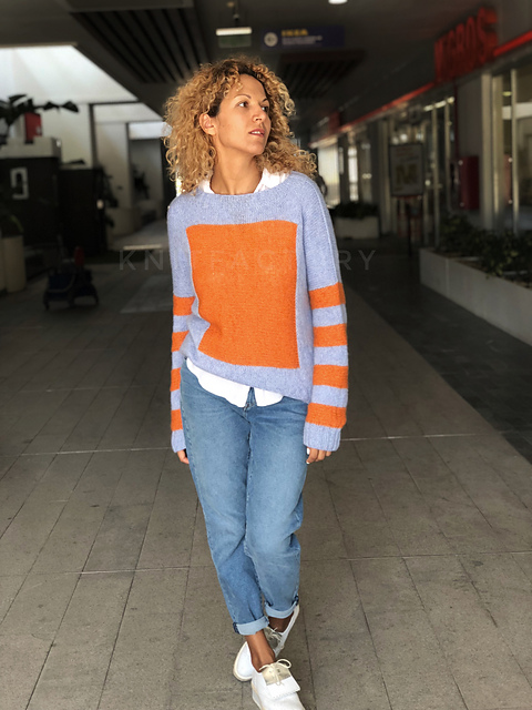 Bright square pullover