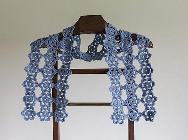 Scarf made of flowers