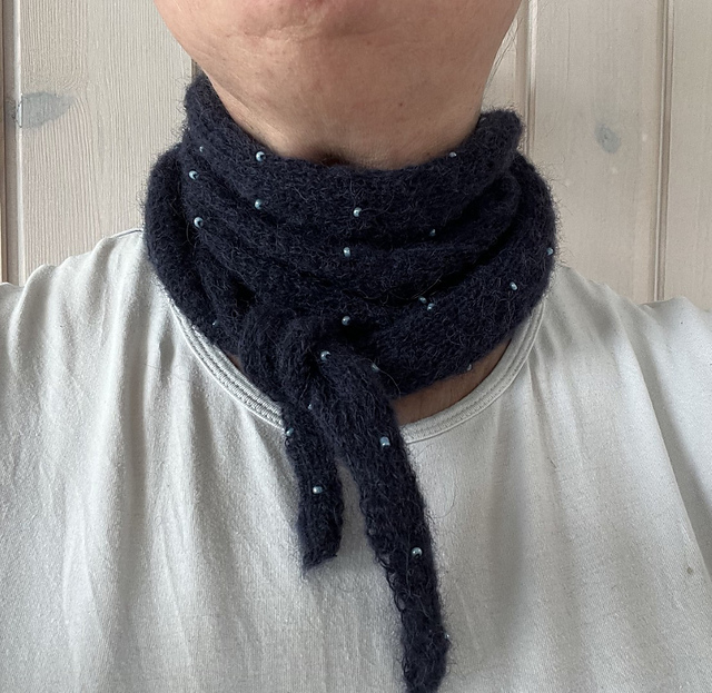 Scarf with beads or pearls