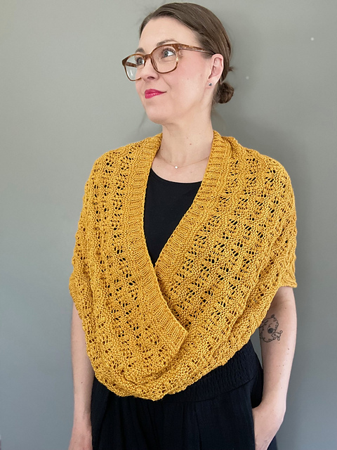 Twisting Lace Cowl