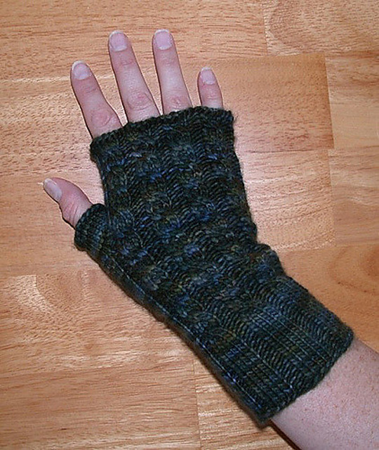 Cabled Fingerless Mitts