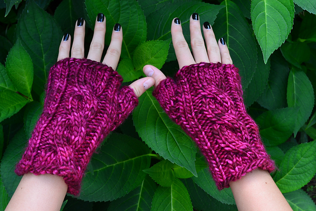 Sweetheart Cable Mitts