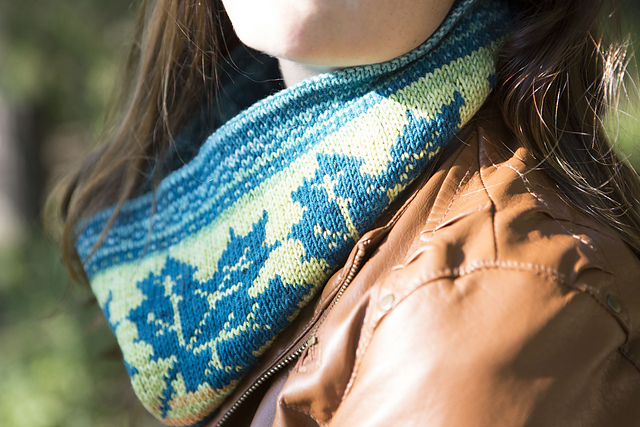 Maple Leaves Gradient Cowl