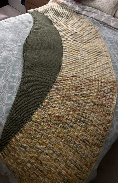 Battlefield Shawl: Crescent with Basket Stitch