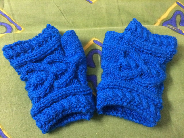 Mumma Hearts Sara Fingerless Cables Mitts
