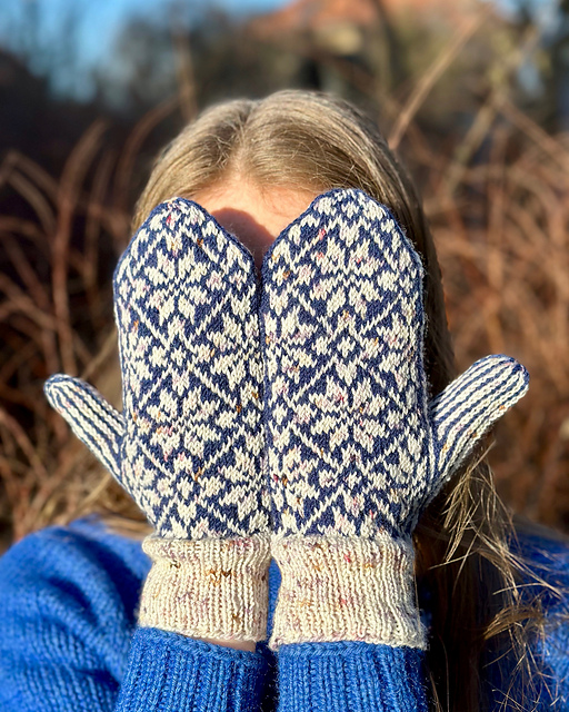 Ravelry: Nora Mittens pattern by Knitlidt