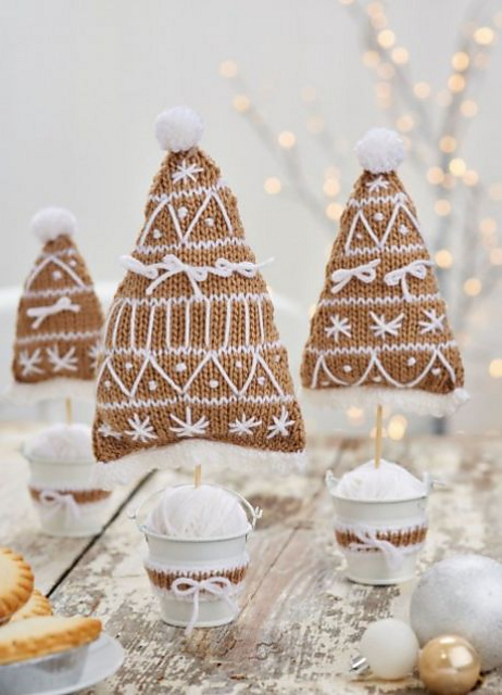 Gingerbread tree decorations