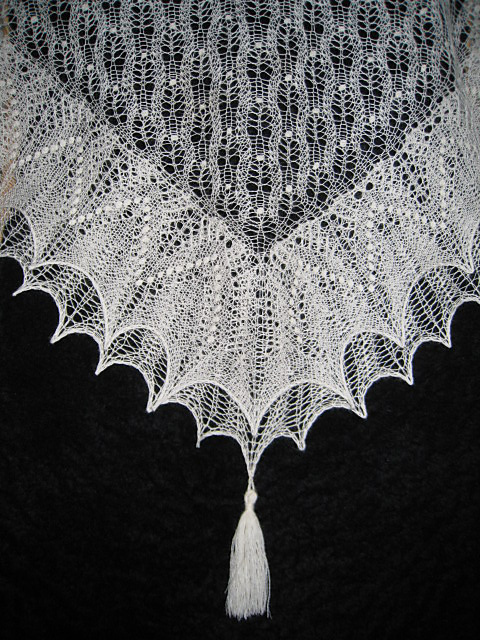Ravelry: Lingonberry Leaf Triangle pattern by Beatrice Olsson