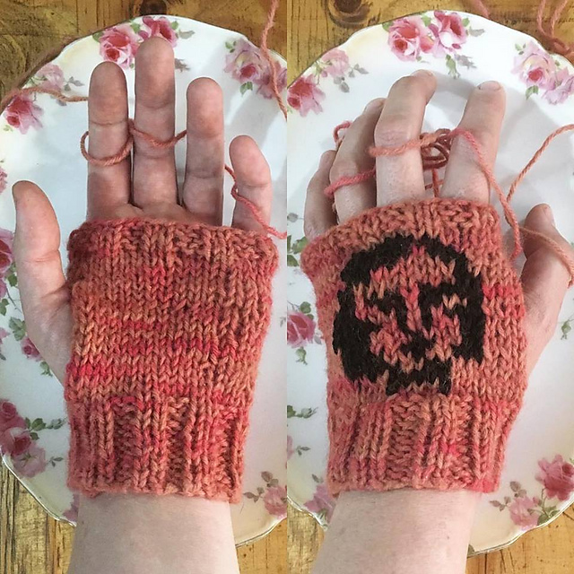 Hellenic Fingerless Mitts