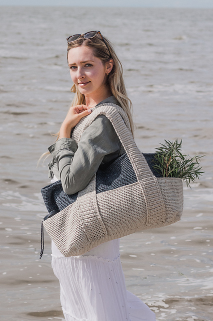 Twin Lakes Beach Tote
