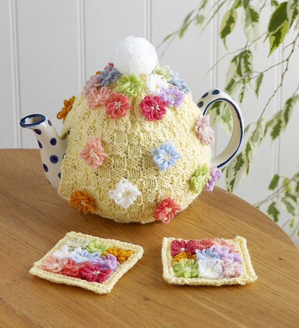 Flower tea cozy and coasters
