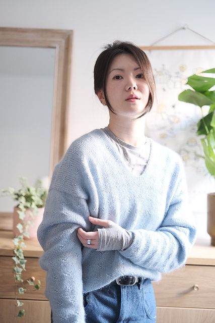 Lou V neck Sweater