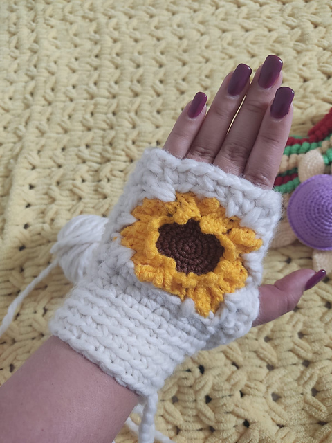 No SEW Sunflower Granny Square Mittens