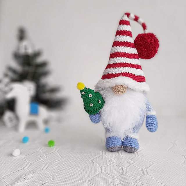 Christmas gnome with tree