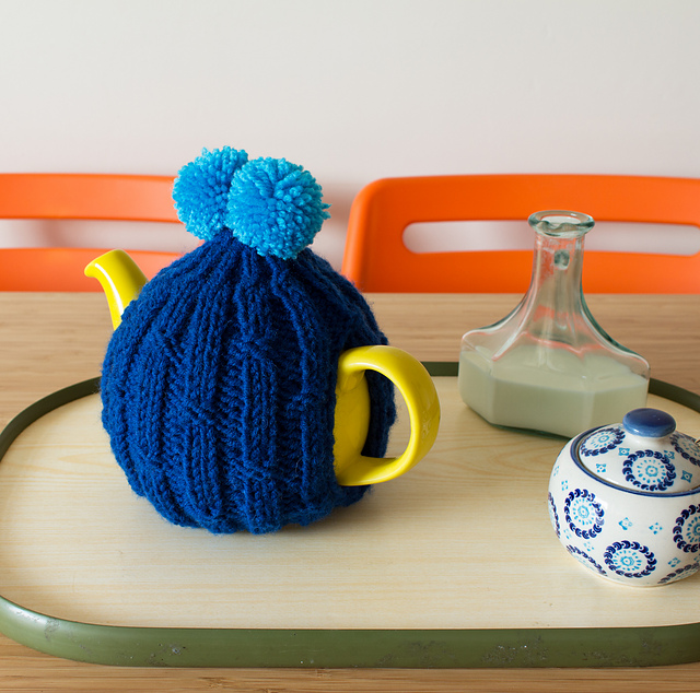 Double Pom Tea cozy