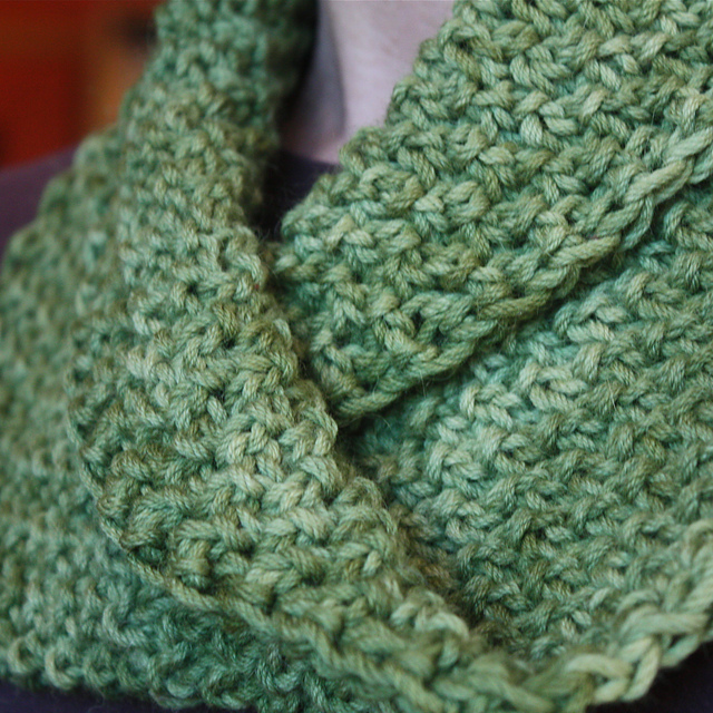 Double Moss Moebius Cowl