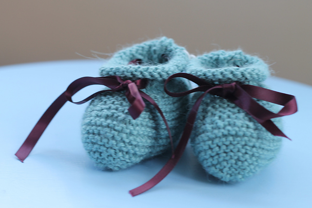 Roll Top Baby Booties and Beanie