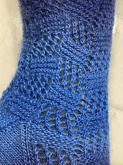 Tilted Trellis Socks