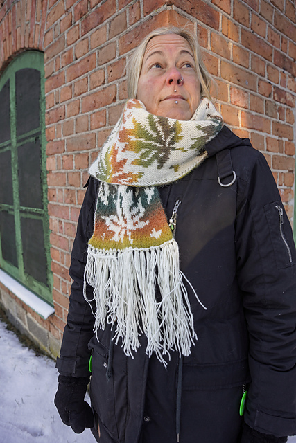 Maple leaf scarf