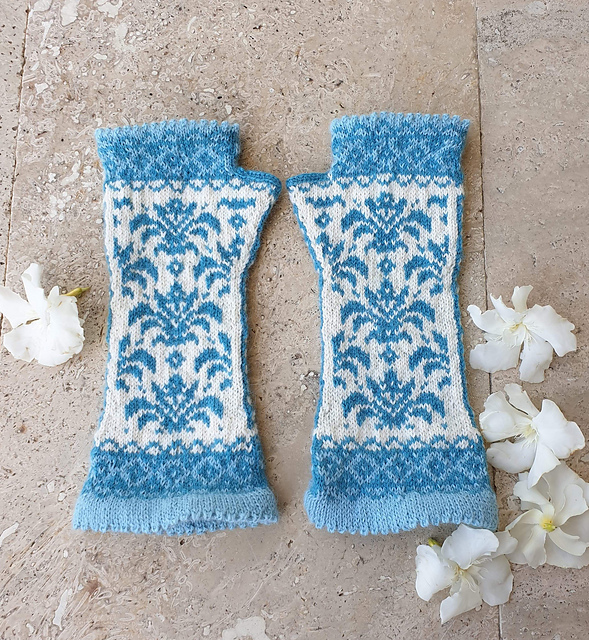 French kiss fingerless