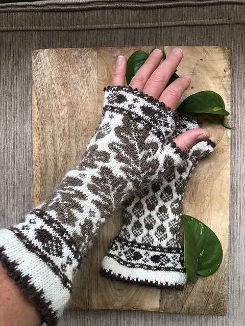Oak leaf fingerless