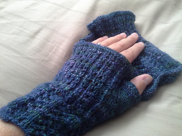 Peek A Boo Mitts
