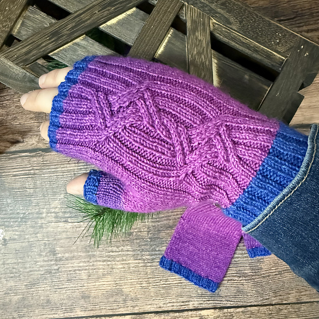 Desdemona Mitts