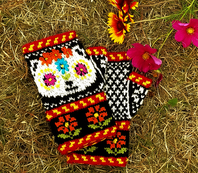 Meow de los Muertos Mitts