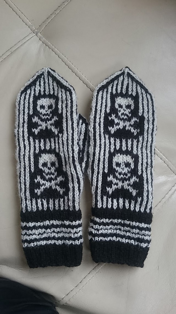 Pirate mittens