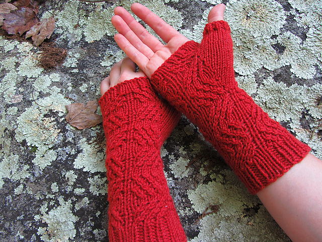 Carved Lines Armwarmers