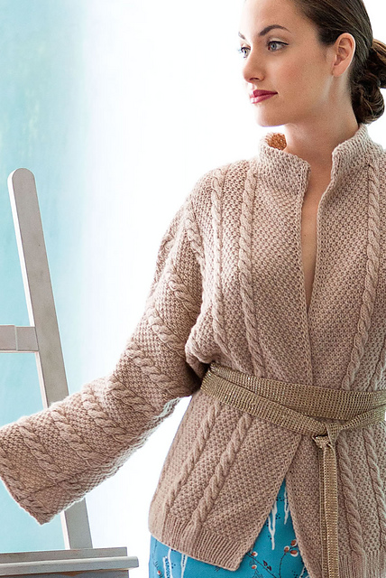 #44 Cardigan mit Zopf-Perlmuster