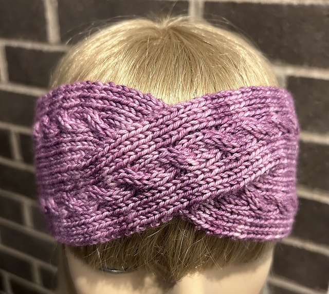 Cabled Headband with a Twist