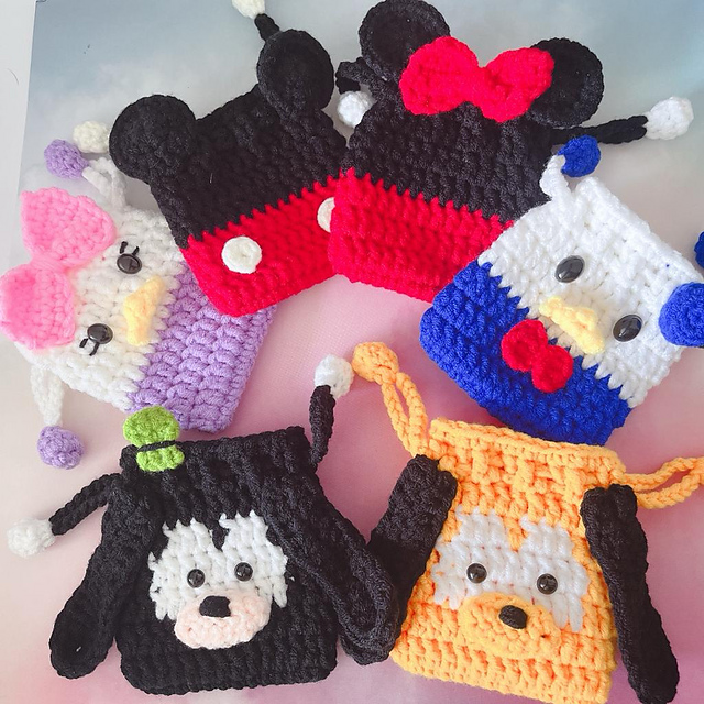 Mickey & friends Airpods Drawstring Pouch
