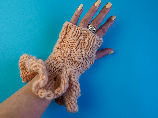 Easy Frilled Wrist Warmers