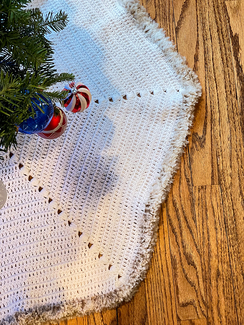 Modern Bobble Tree Skirt