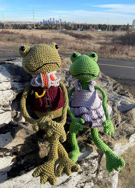 Maggie and Clive Frogs