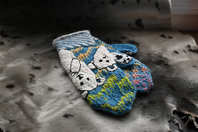 Aurora Bears Mittens