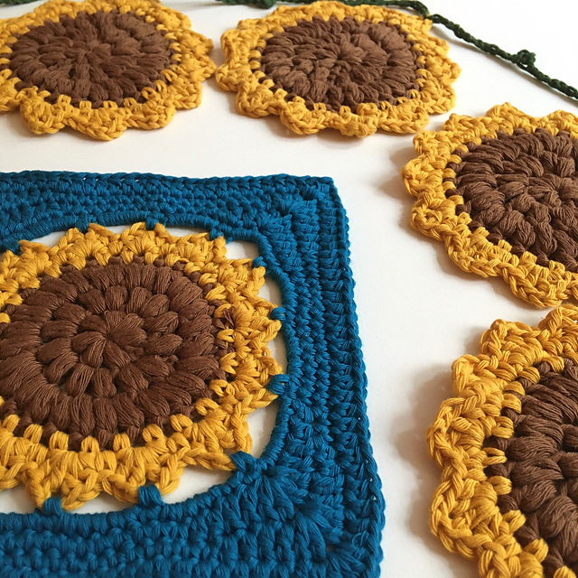 Susy's sunflower (square)